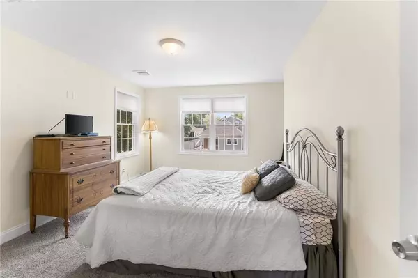 113 Van Zandt AVE, Warwick, RI 02889