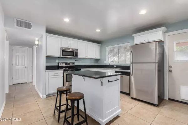 8332 N 6TH Street, Phoenix, AZ 85020