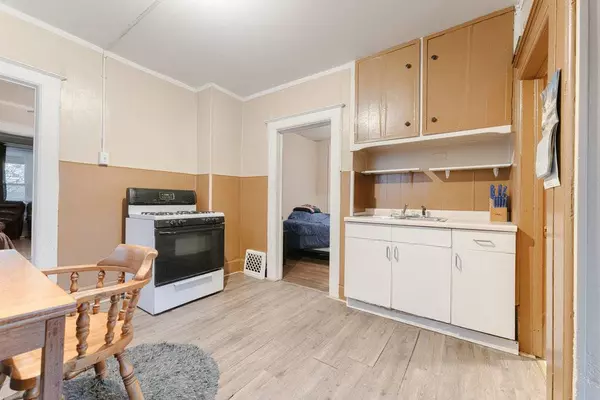 2454 Orchard ST, Blue Island, IL 60406