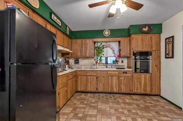 72 Althouse AVE, East Rockaway, NY 11518