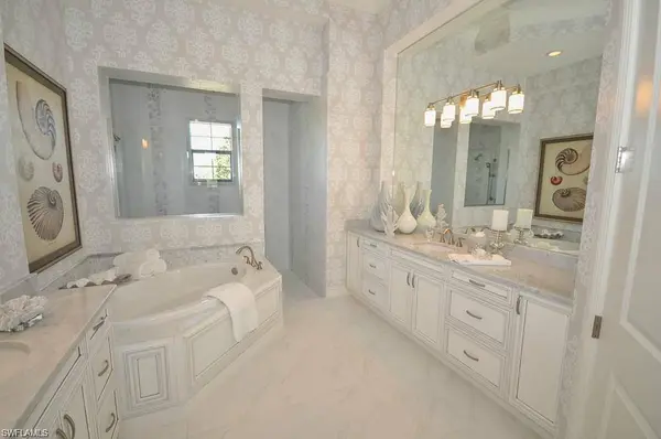 12186 Wicklow LN, Naples, FL 34120