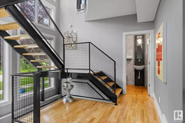 9441 101 ST NW, Edmonton, AB T5K 0W5