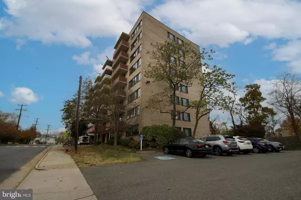 4201 CHERRY HILL RD #106, Arlington, VA 22207