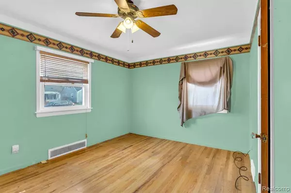 25665 MACKINAC Street, Roseville, MI 48066