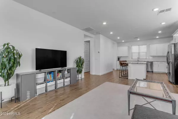 729 N ABALONE Court, Gilbert, AZ 85233