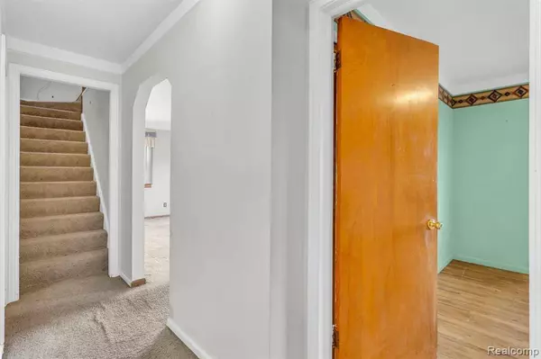 25665 MACKINAC Street, Roseville, MI 48066