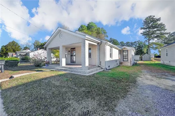 208 Middle ST, Smithfield, VA 23430