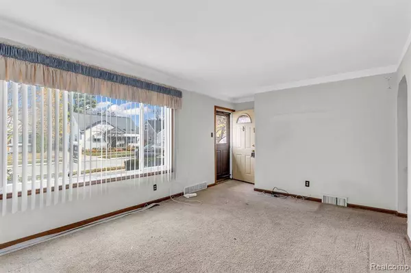 25665 MACKINAC Street, Roseville, MI 48066