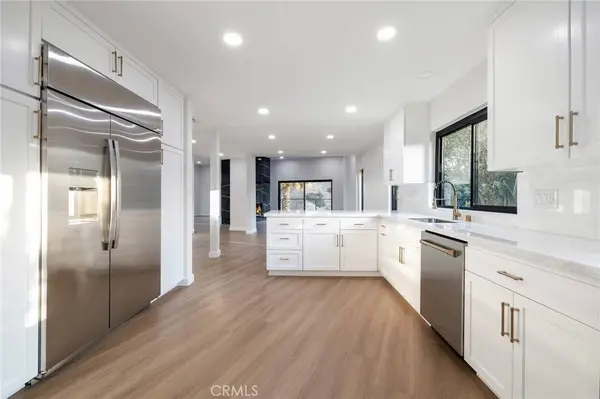 4404 Don Zarembo DR, Los Angeles, CA 90008