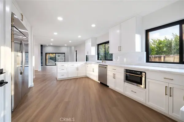 4404 Don Zarembo DR, Los Angeles, CA 90008