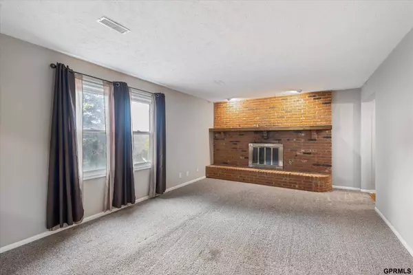 3811 N 112 Avenue, Omaha, NE 68164