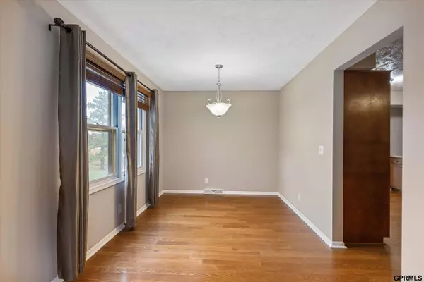 3811 N 112 Avenue, Omaha, NE 68164