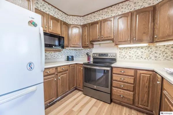 10602 Hilltop Road, Omaha, NE 68134