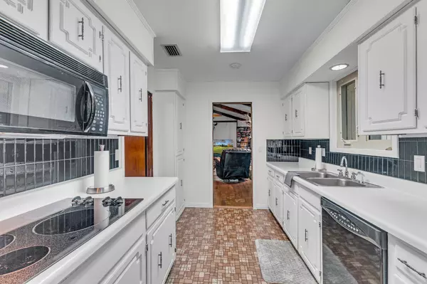 3844 Millsaps Dr., Laurel, MS 39440