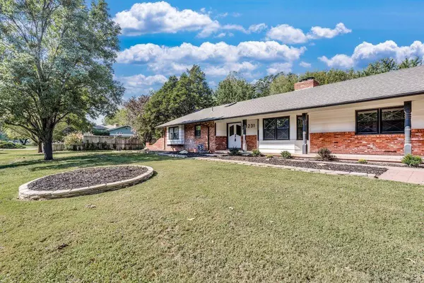 1231 S Fieldcrest St, Wichita, KS 67209