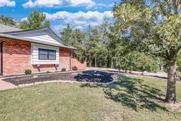 1231 S Fieldcrest St, Wichita, KS 67209