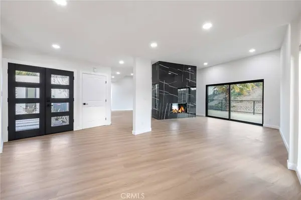 4404 Don Zarembo DR, Los Angeles, CA 90008