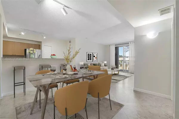 7920 N Nob Hill Rd #204, Tamarac, FL 33321