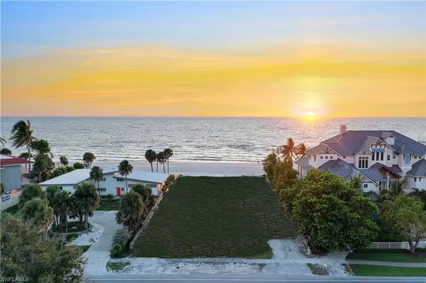 10047 Gulf Shore DR, Naples, FL 34108