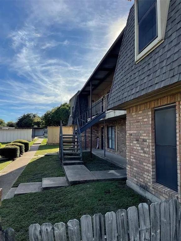 9519 Westpark Drive, Benbrook, TX 76126