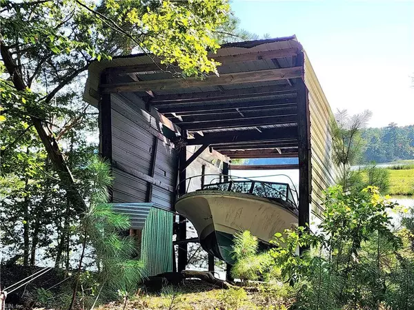 7588 Ware Neck RD, Gloucester, VA 23061