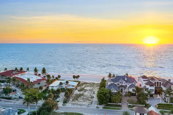 10047 Gulf Shore DR, Naples, FL 34108