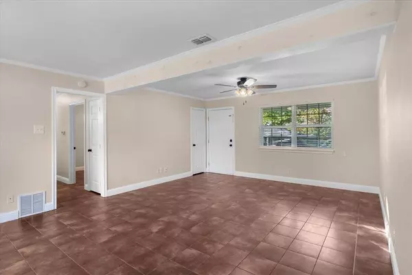 704 Circle Drive, Lindale, TX 75771