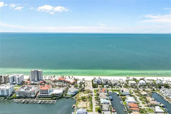 10047 Gulf Shore DR, Naples, FL 34108