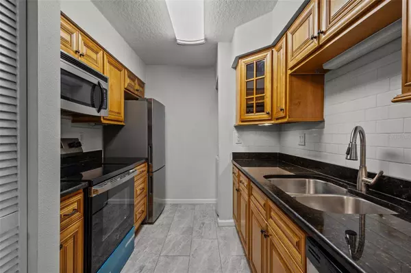 13608 S VILLAGE DR #6105, Tampa, FL 33618