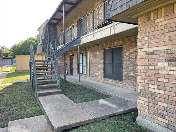 9519 Westpark Drive, Benbrook, TX 76126