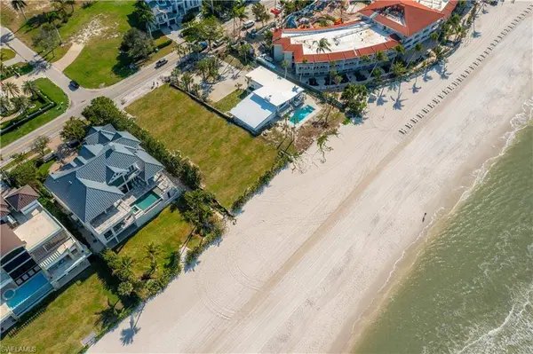 10047 Gulf Shore DR, Naples, FL 34108