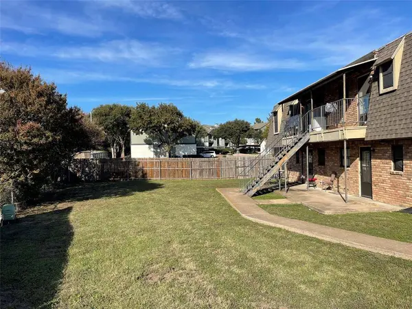 9519 Westpark Drive, Benbrook, TX 76126