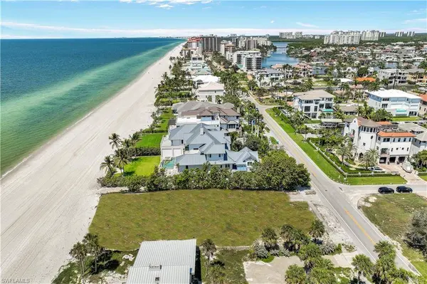 10047 Gulf Shore DR, Naples, FL 34108