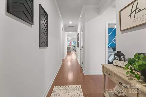 9299 Dunwich DR, Gastonia, NC 28056