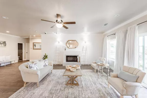 1001 N Acacia Street, Woodlake, CA 93286