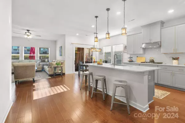 9299 Dunwich DR, Gastonia, NC 28056