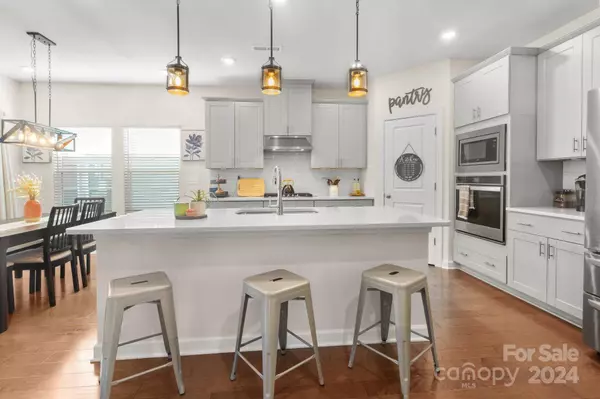 9299 Dunwich DR, Gastonia, NC 28056