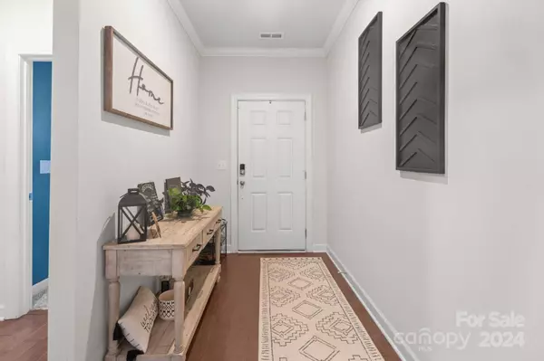 9299 Dunwich DR, Gastonia, NC 28056