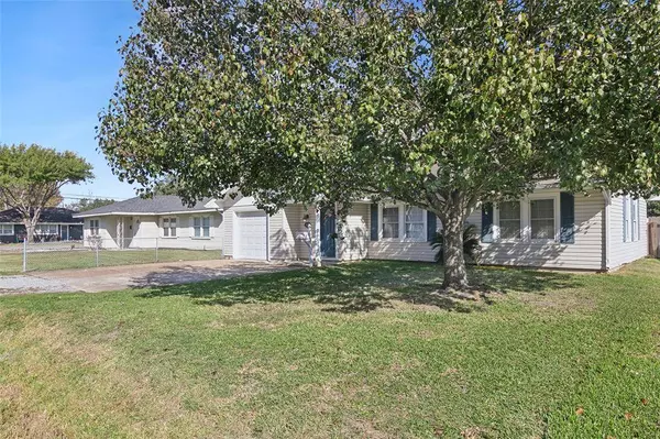 607 S 9th ST, Nederland, TX 77627