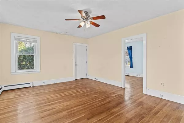 50 S Hampton Rd, Amesbury, MA 01913