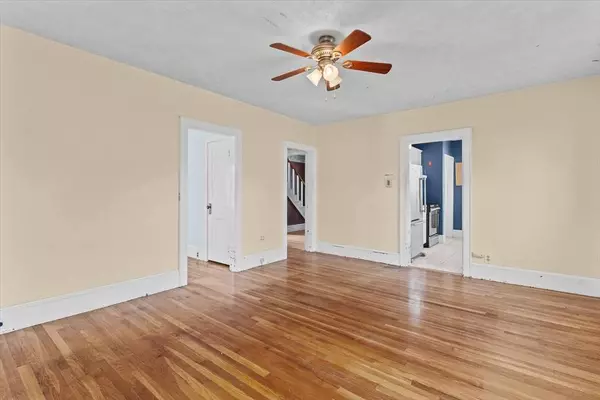 50 S Hampton Rd, Amesbury, MA 01913