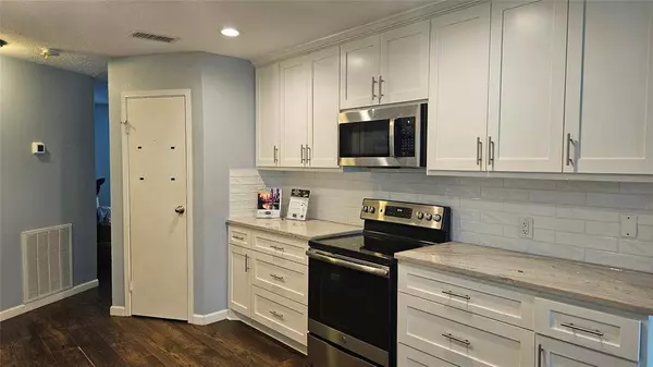 45 S Morningwood CT, The Woodlands, TX 77380