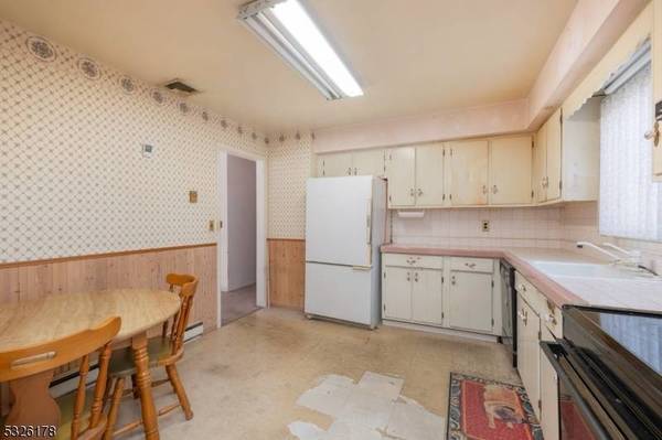 12 Passaic Valley Rd, Montville Twp., NJ 07045