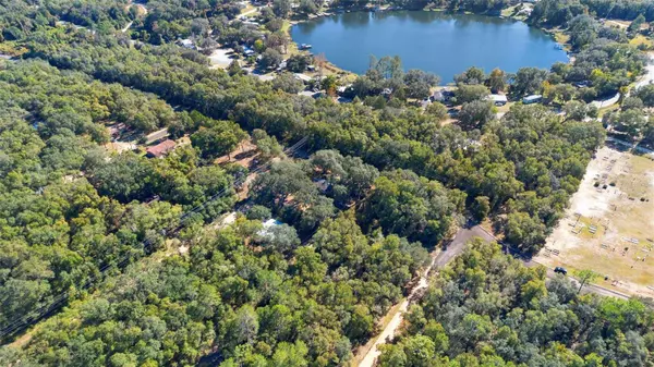 102 OAK DR, Interlachen, FL 32148