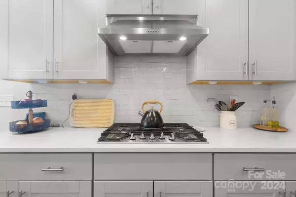 9299 Dunwich DR, Gastonia, NC 28056