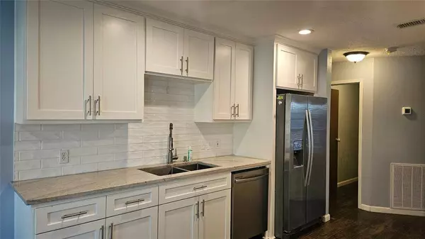 45 S Morningwood CT, The Woodlands, TX 77380