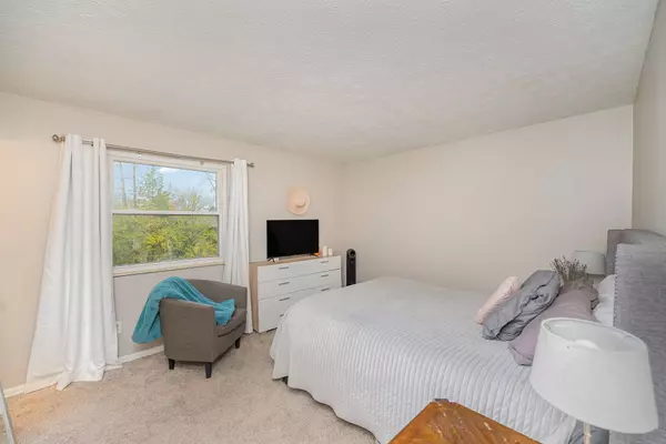 1879 Fallbrook Ln, Cincinnati, OH 45240-1013