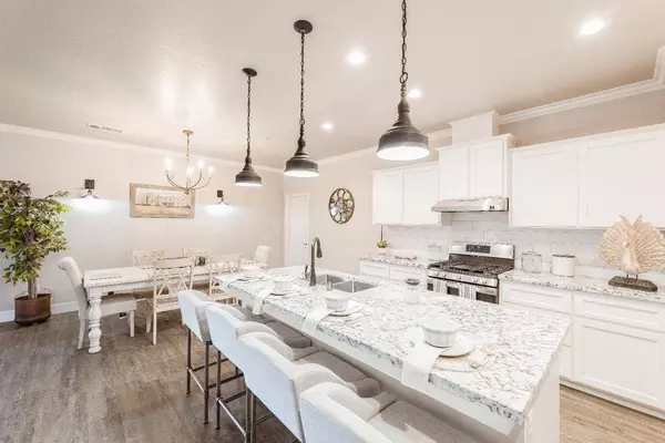 1001 N Acacia Street, Woodlake, CA 93286