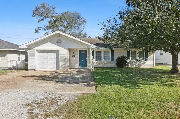 607 S 9th ST, Nederland, TX 77627