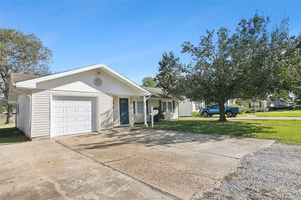 607 S 9th ST, Nederland, TX 77627